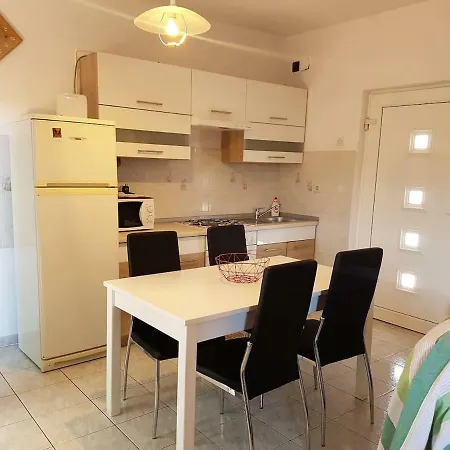 Moderni Apartman Sa Velikom Terasom